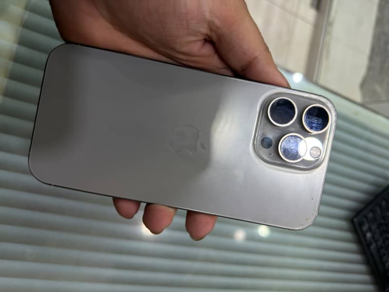 Apple iPhone 16 Pro Max 3