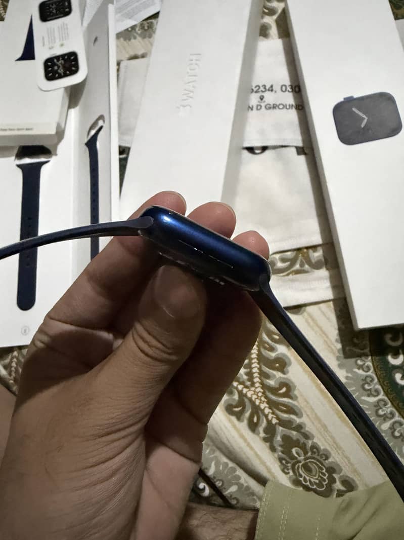 Apple 4