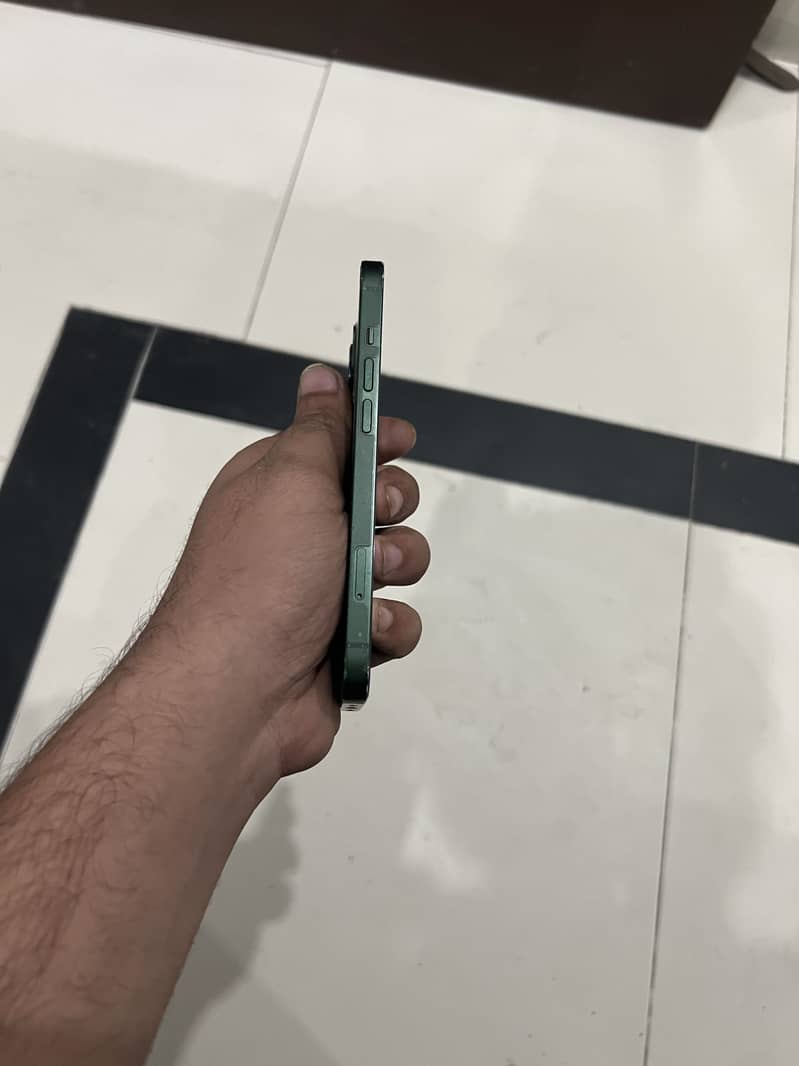 Apple iPhone 13 2