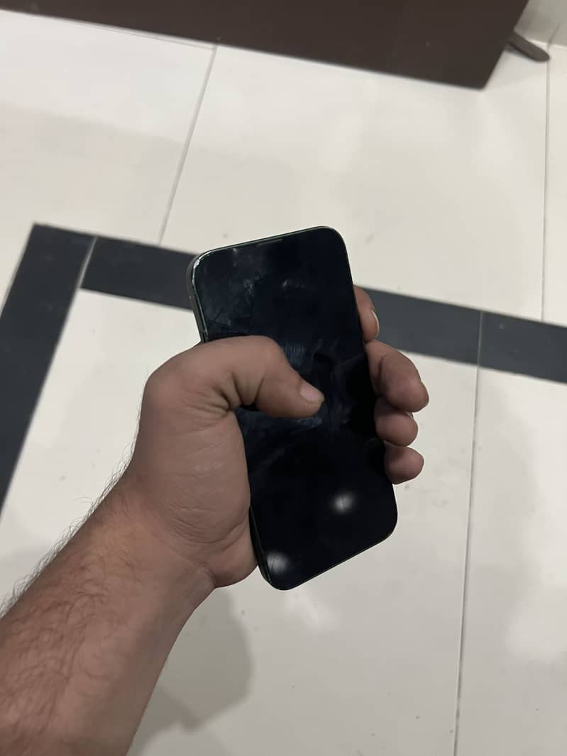 Apple iPhone 13 5