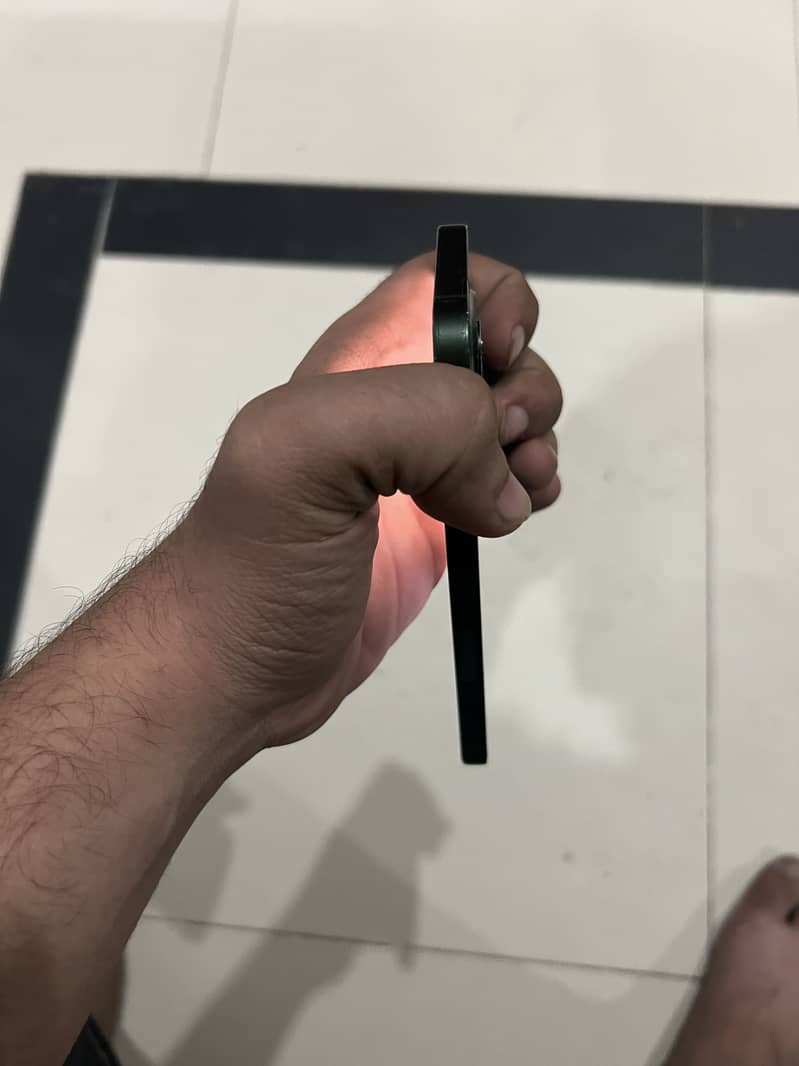 Apple iPhone 13 6
