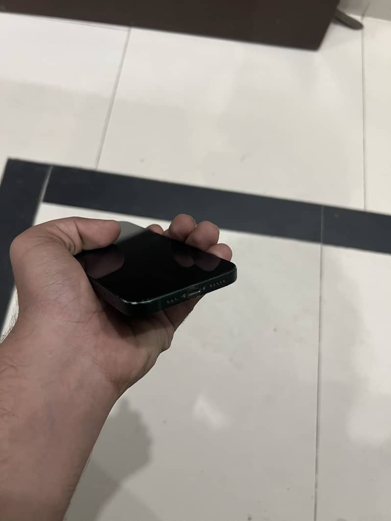 Apple iPhone 13 7