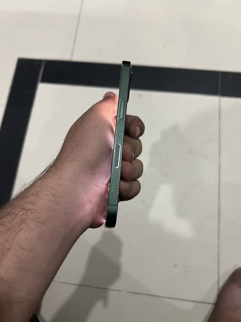 Apple iPhone 13 9