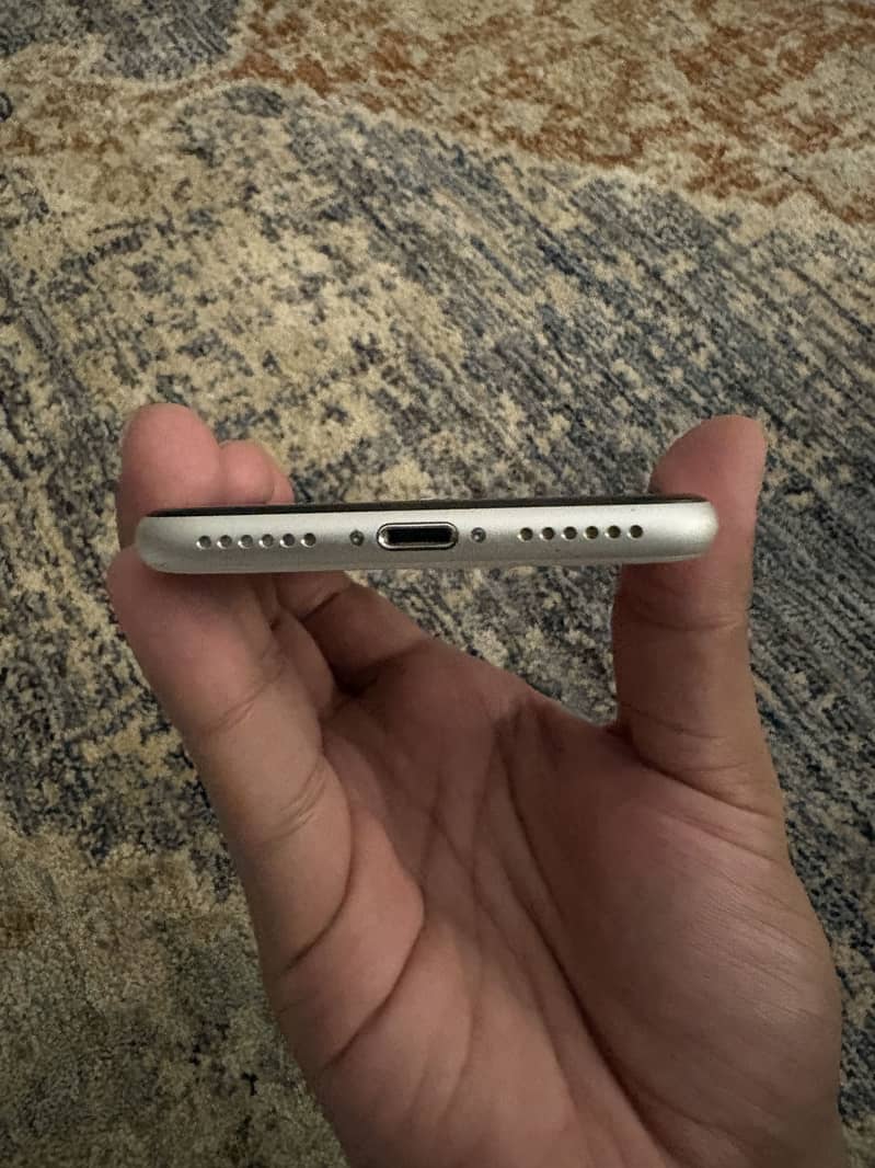 Apple iPhone SE (2nd generation) 2