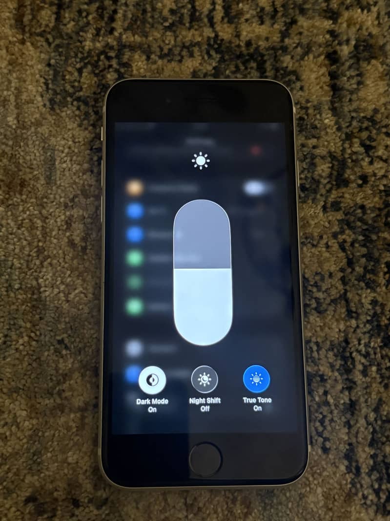Apple iPhone SE (2nd generation) 6