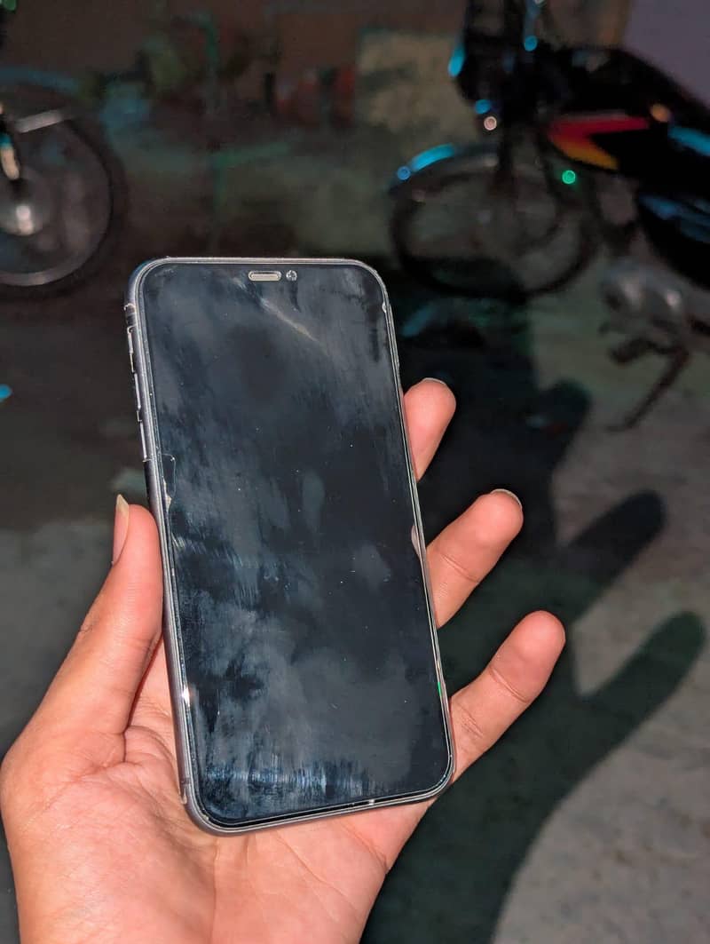 Apple iPhone 11 4