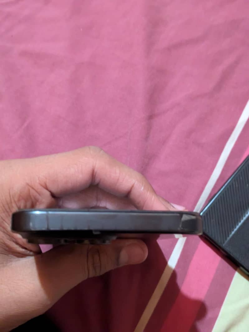 Apple iPhone 15 Pro Max 2