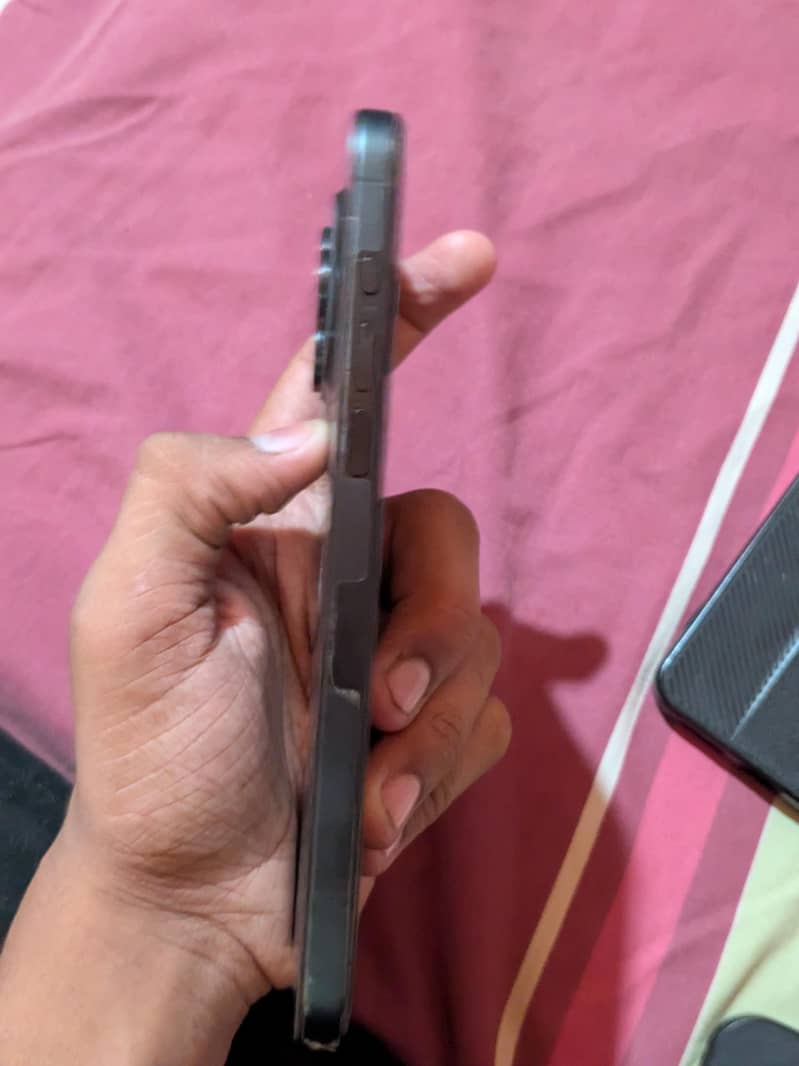 Apple iPhone 15 Pro Max 3