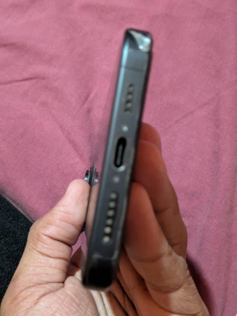 Apple iPhone 15 Pro Max 4