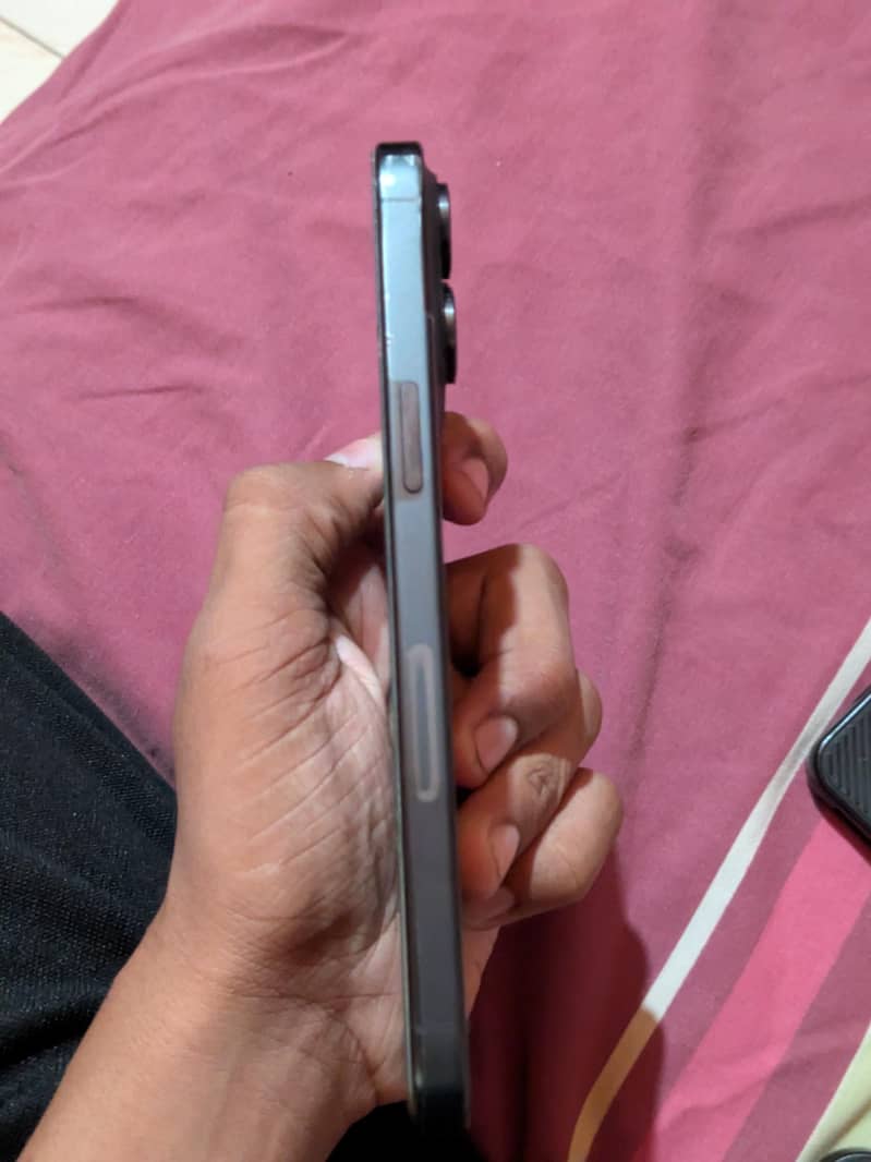 Apple iPhone 15 Pro Max 5