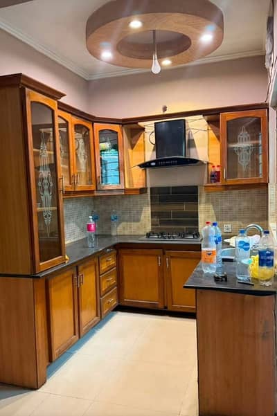 1 kanal upper portion almost brand new
