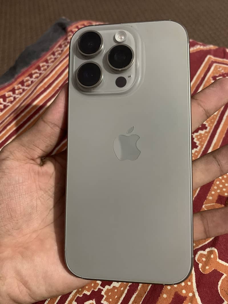 Apple iPhone 16 Pro 0