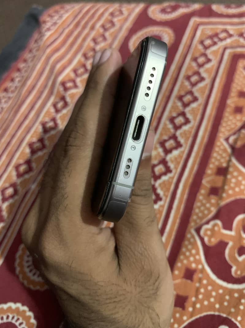 Apple iPhone 16 Pro 5