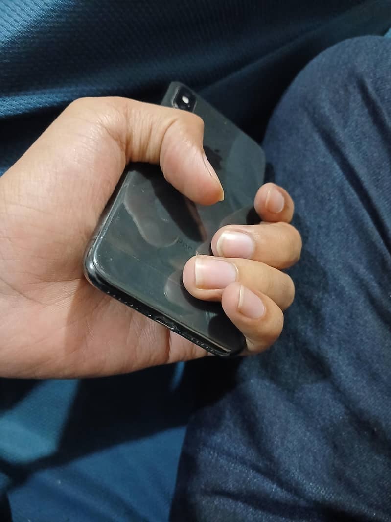 Apple iPhone X 3