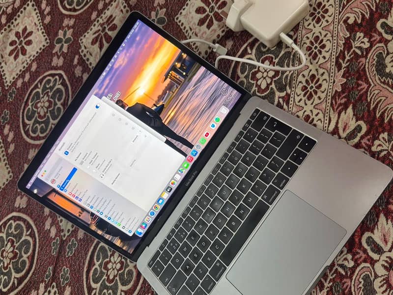 MacBook 2017 Pro with charger Neet and clean Good condition 3