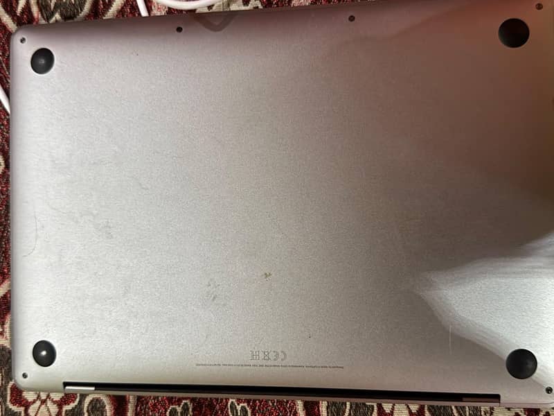 MacBook 2017 Pro with charger Neet and clean Good condition 4