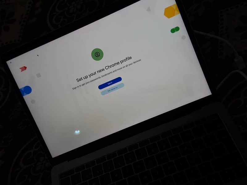 MacBook 2017 Pro with charger Neet and clean Good condition 6