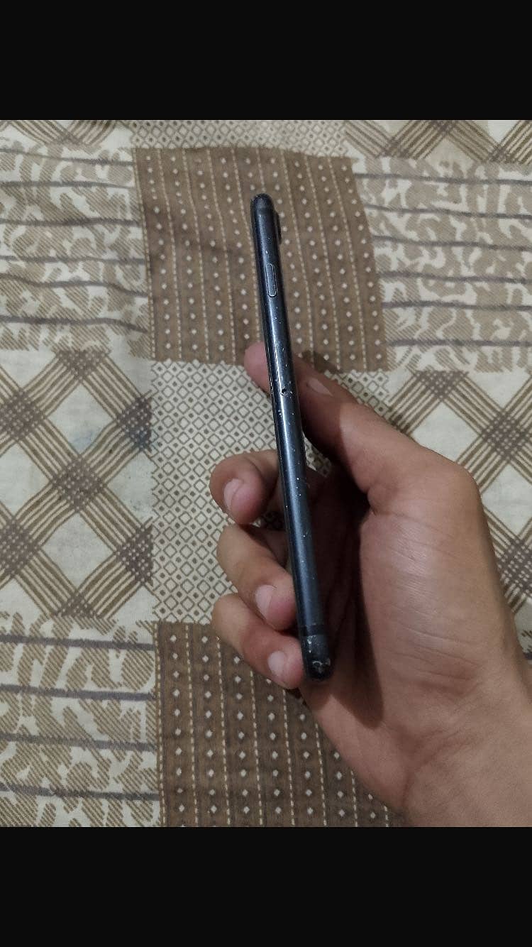 Apple iPhone 7 1