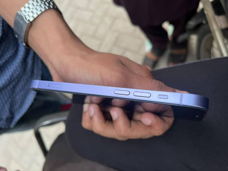 Apple iPhone 12 2