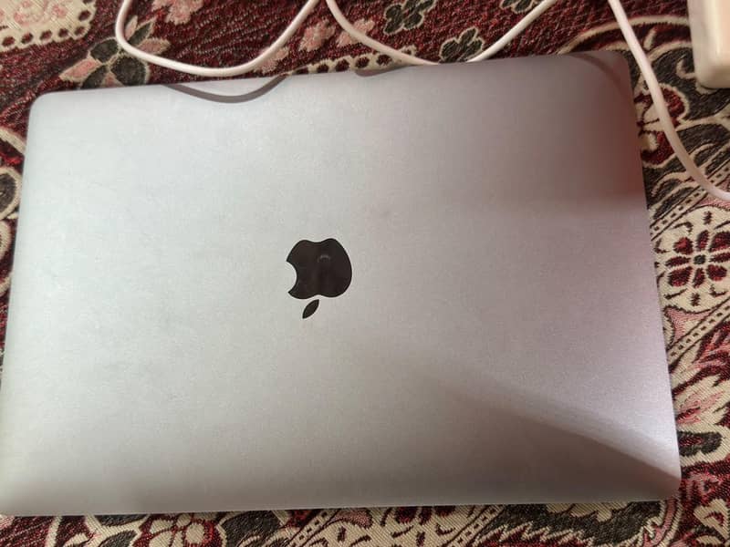 MacBook 2017 Pro with charger Neet and clean Good condition 8