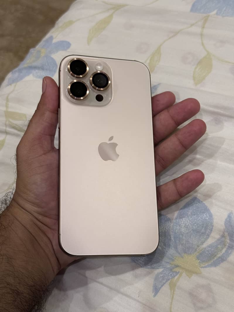 Apple iPhone 16 Pro Max 4