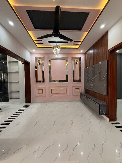 FOR SALE HOUSE BRAND NEW HOUSE 4 MARLA DOUBLE STORY TILE WOOD WORK FLOOR BEAUTIFUL HOUSE TOP LOCATION MAIN COLLEGE ROAD NEAR EDEN CHOWK GOOD INVESTMENT TIME