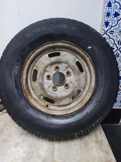 Bridgestone R623 Tyre with 5-Lug Steel Rim for Sale (Good Tread)