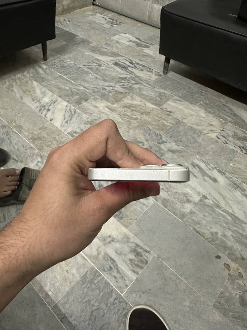 Apple iPhone 14 2