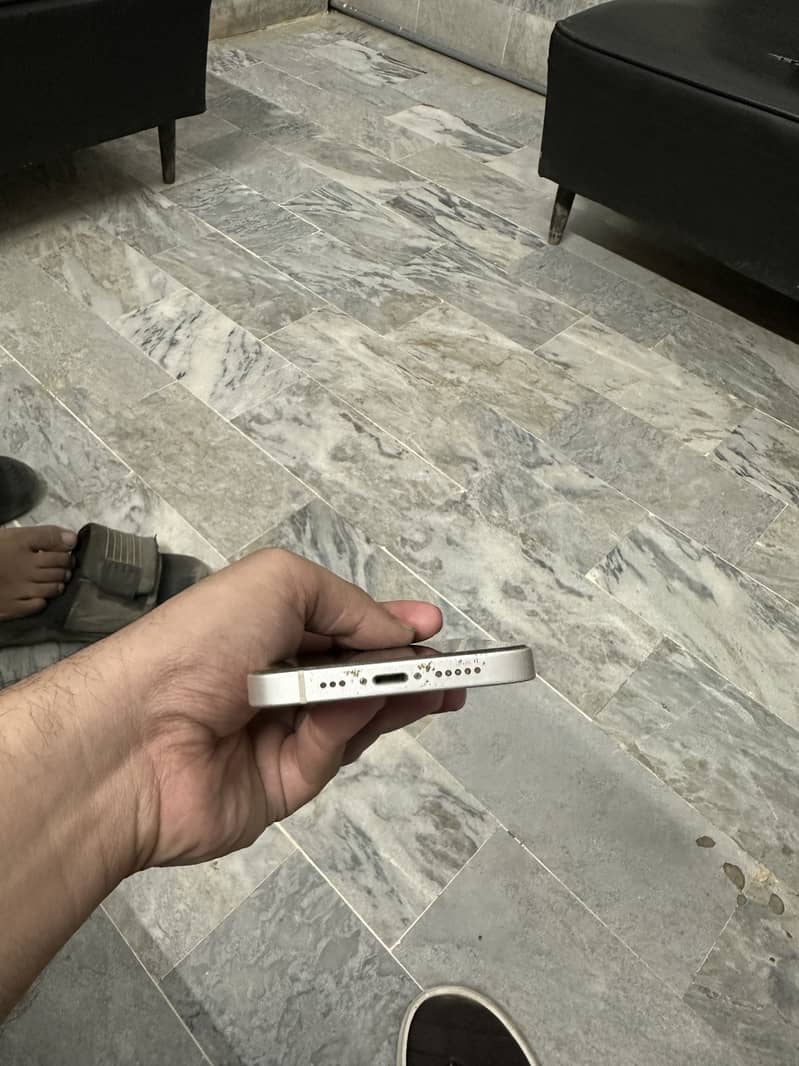 Apple iPhone 14 3