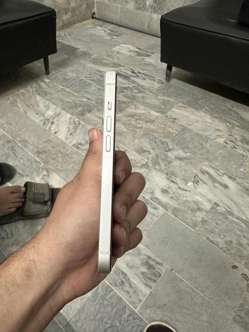 Apple iPhone 14 4