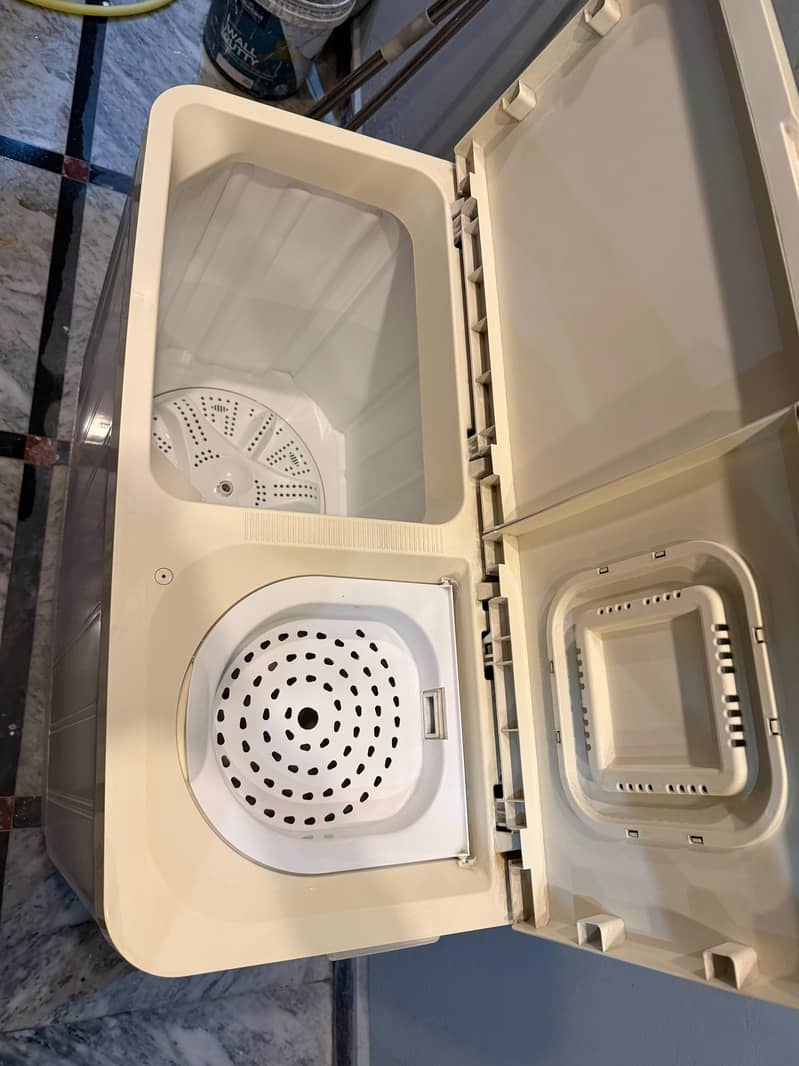 Washing Machine & Dryer 1