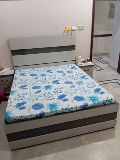 Bed set, with side tables