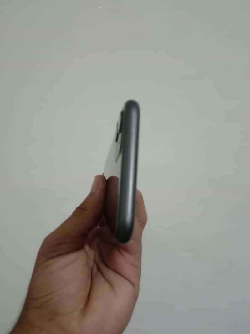 Apple iPhone 11 3