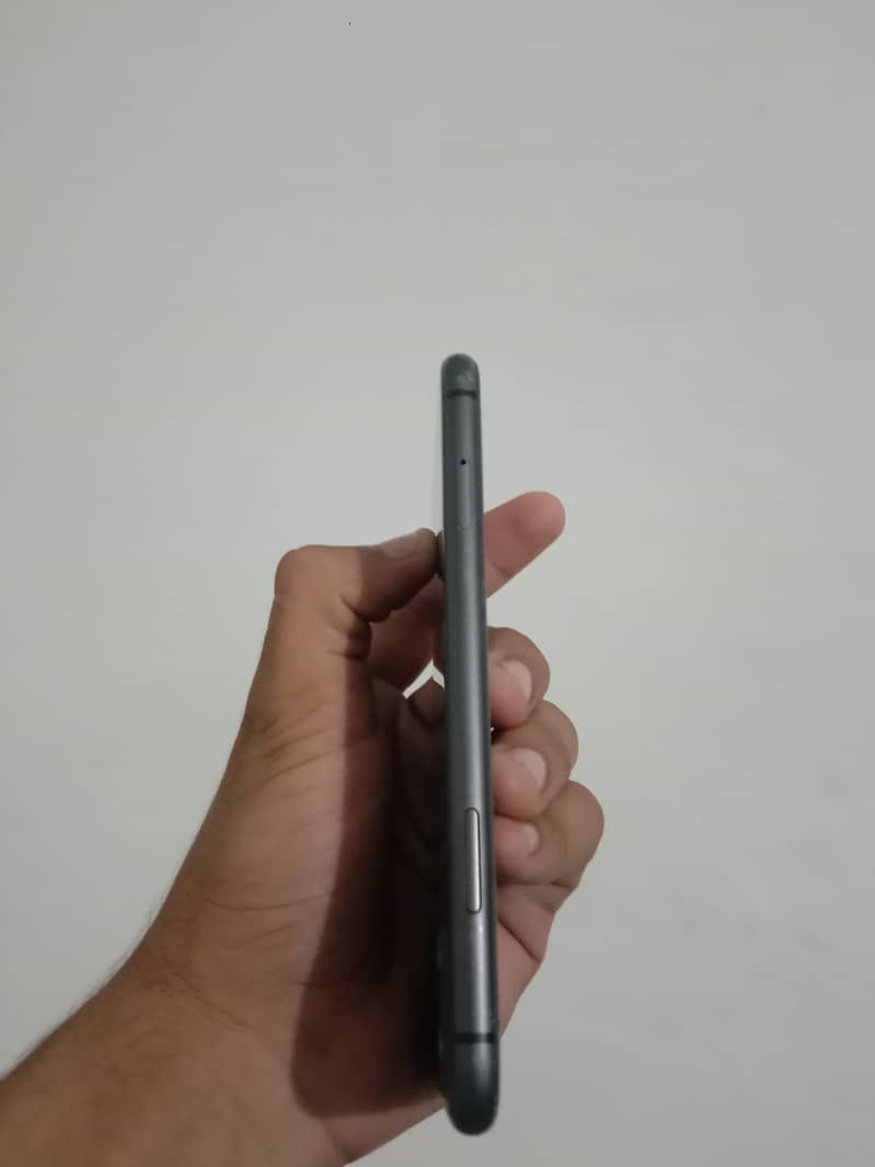 Apple iPhone 11 4