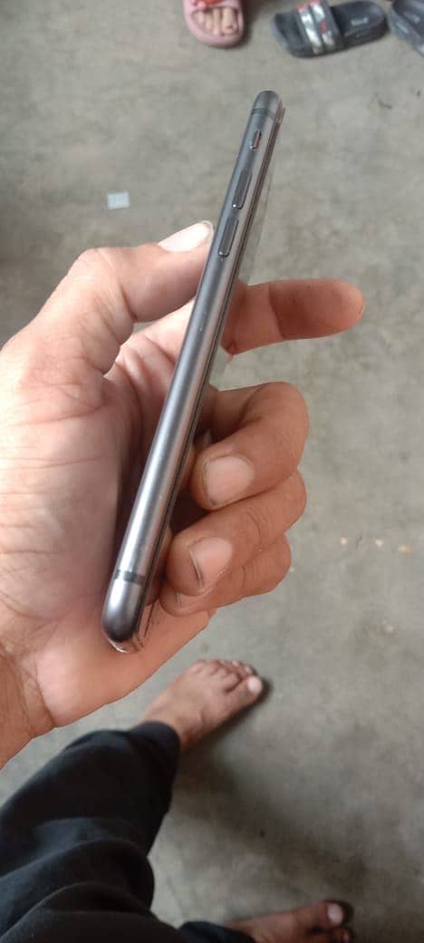 Apple iPhone 8 1