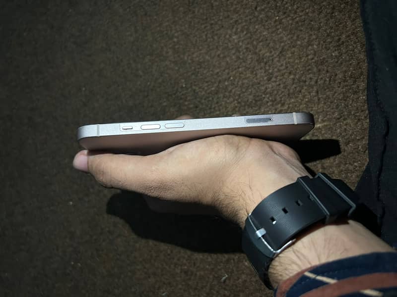 Apple iPhone 13 2