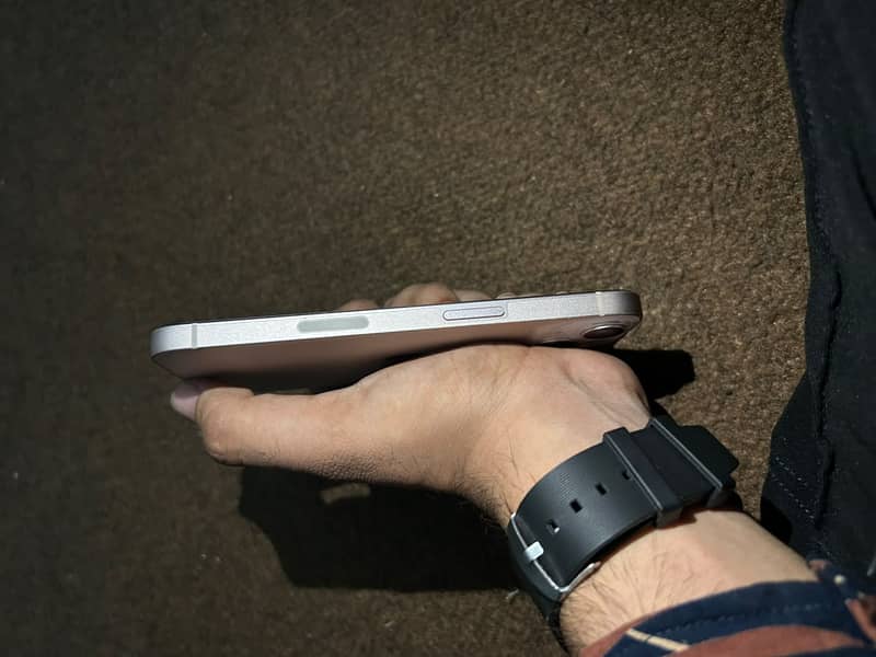 Apple iPhone 13 4