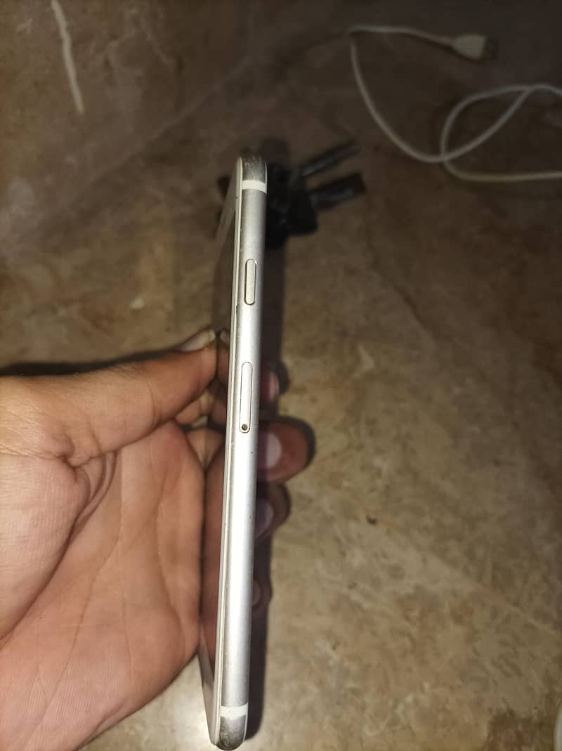 Apple iPhone 6S 3