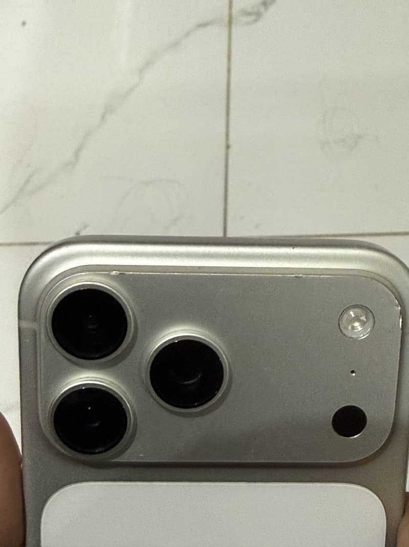 Apple iPhone 17 Pro Max 5