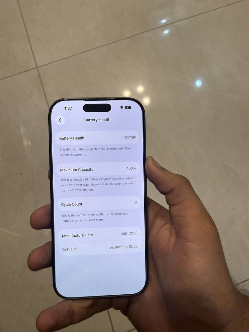IPHONE 17 6