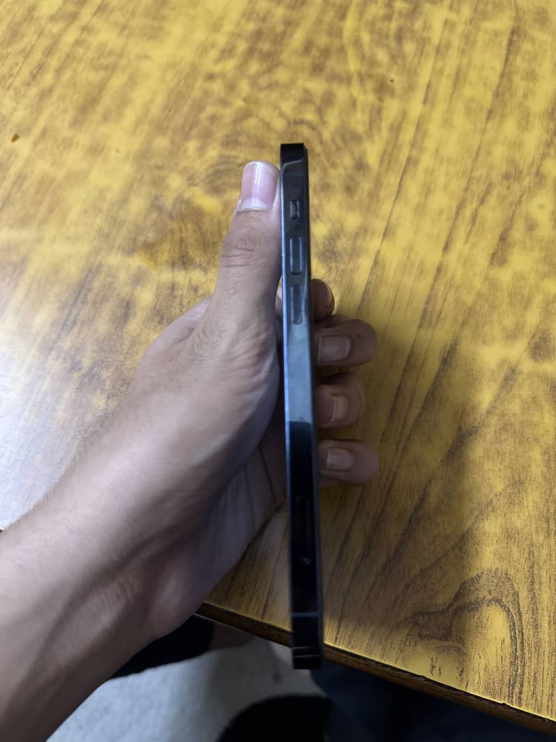 Apple iPhone 12 Pro 4
