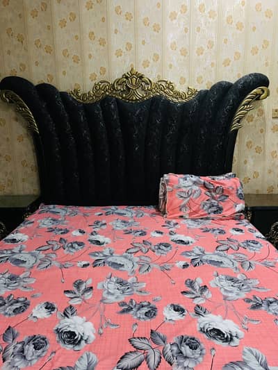 Complete bed set with dressing table