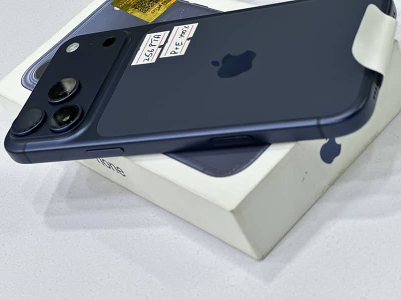 Apple iPhone 17 Pro Max 2