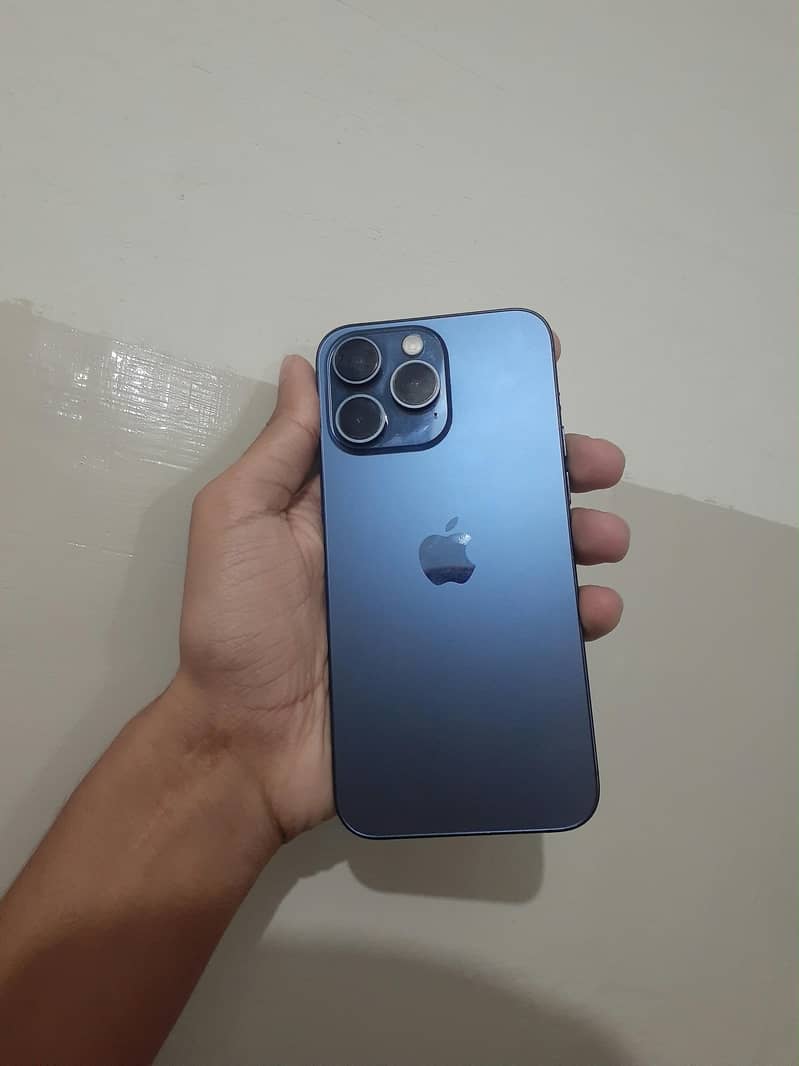Apple iPhone 15 Pro Max 1