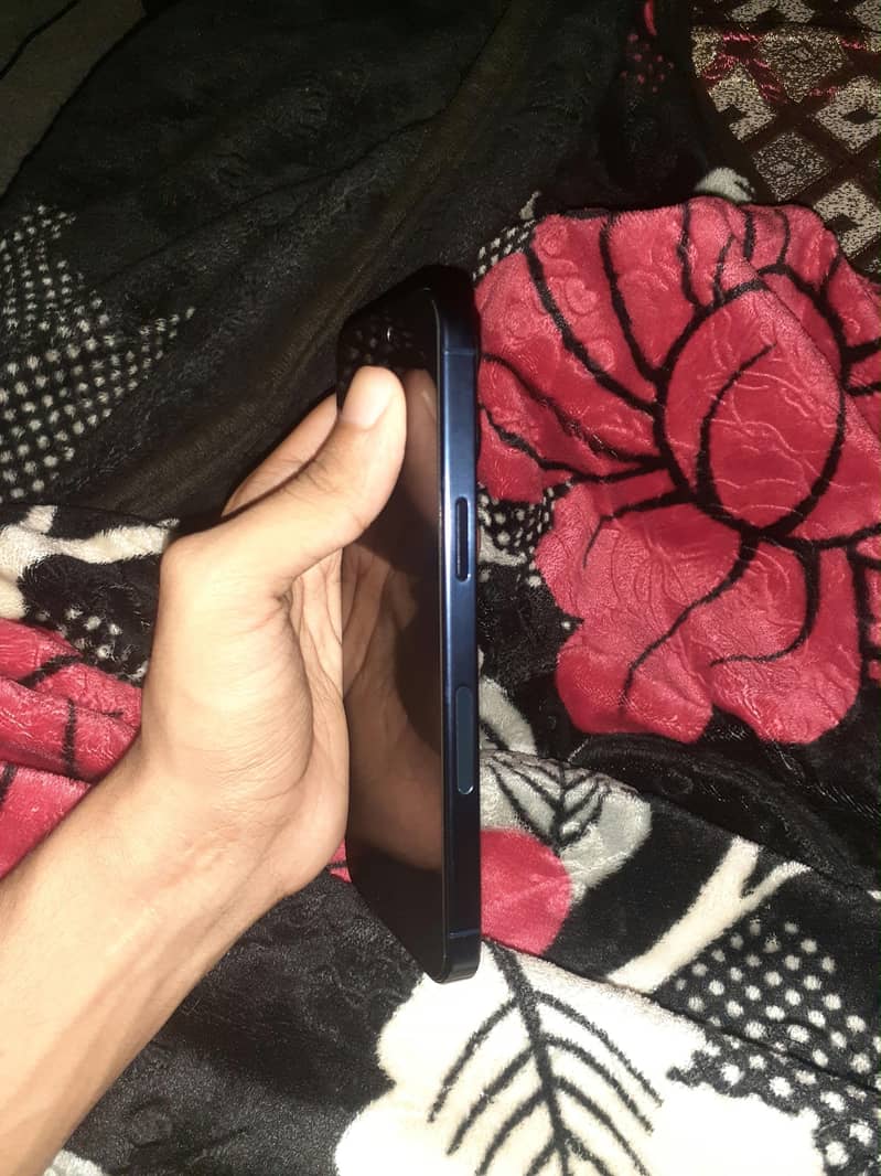Apple iPhone 15 Pro Max 2