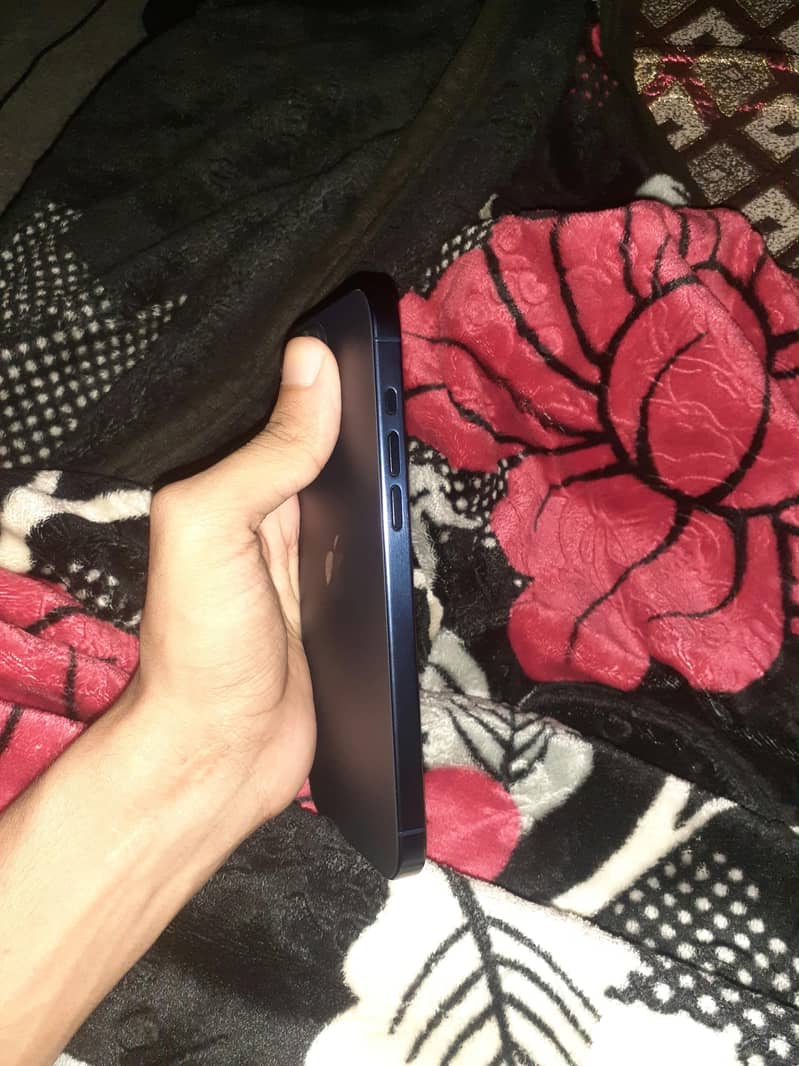 Apple iPhone 15 Pro Max 3
