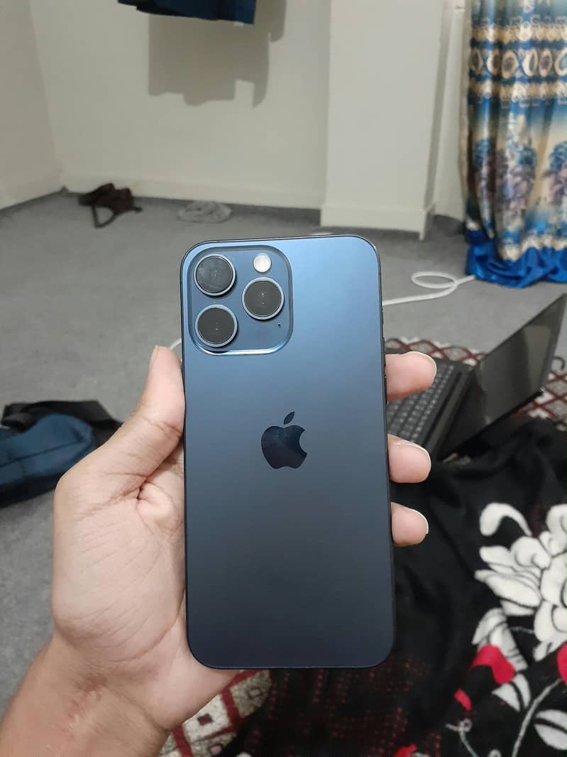 Apple iPhone 15 Pro Max 6