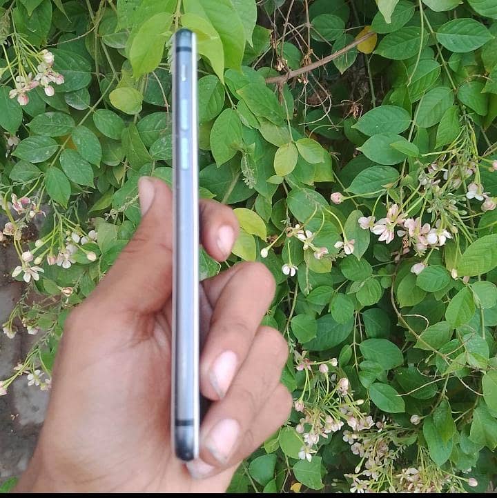 Apple iPhone 8 4