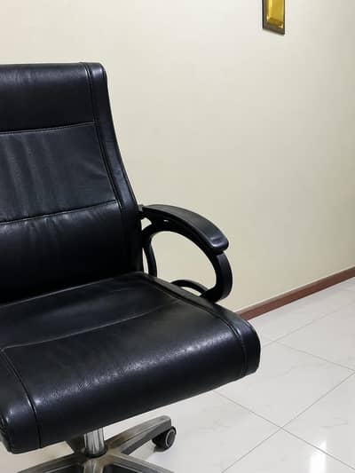 sofa 4 aik chairs