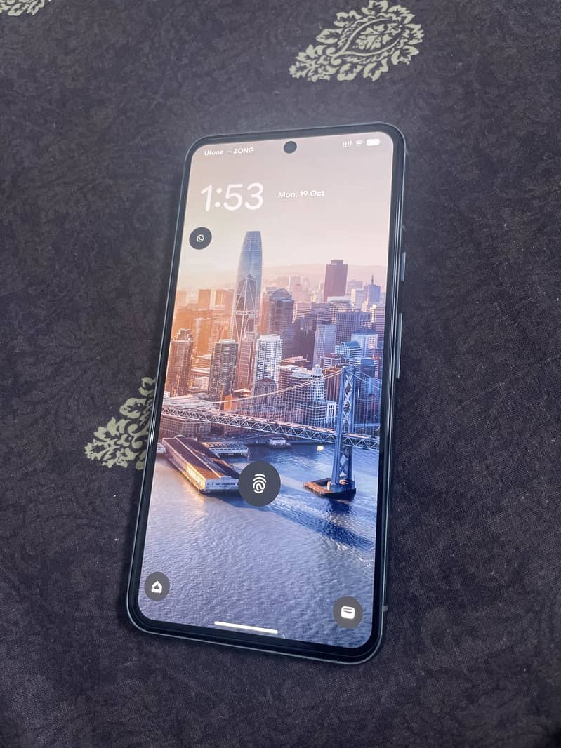 Google Pixel 8 Mint Condition Waterpack 5